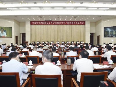 在这个表彰会上，书记省长强调更多的是一切从零开始、一刻不能懈怠