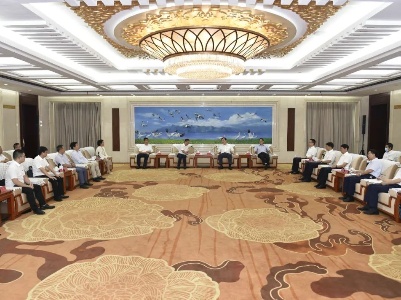 书记省长与优秀教师代表座谈，向全省广大教师致以节日问候