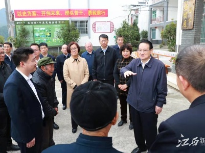 易炼红深入一线宣讲党的十九届六中全会精神