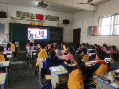 学习雷锋精神 守护花蕊视力健康 ——楠木乡组织开展“关爱学生视力健康”志愿服务活动