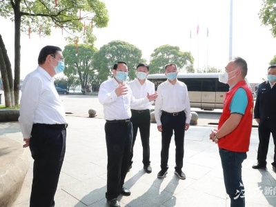 省委书记易炼红深入高速公路收费站和服务区，检查督导保障物流畅通工作