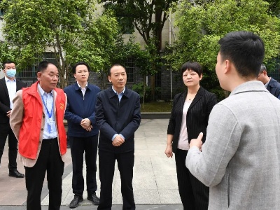 加速提升社会化法治化智能化专业化治理水平！于秀明专题调研基层社会治理工作