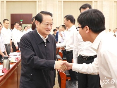 省委书记易炼红与第四批中央单位挂职干部座谈并深情寄语：继续情牵赣鄱、心系老区人民