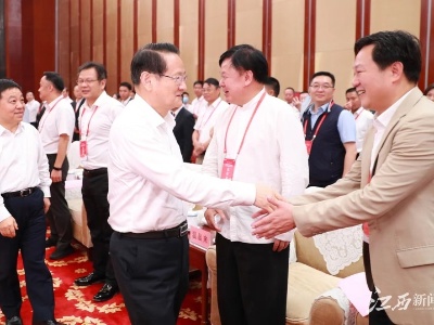 易炼红叶建春会见赣商代表：不断创造新业绩全面展现新时代赣商的新风采