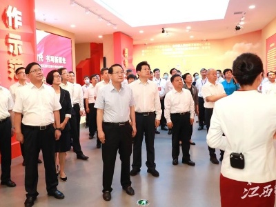 推动赣南苏区振兴发展，在十周年之际，这个重要会议今天在赣州召开