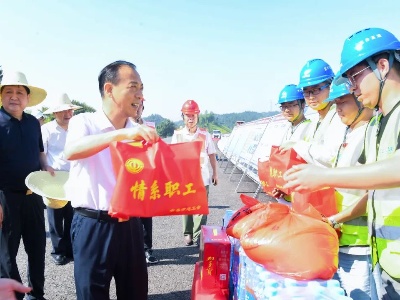 市领导开展“关爱职工 夏送清凉”走访慰问 