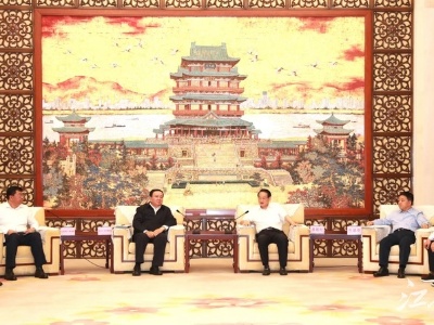 易炼红叶建春会见新疆党政代表团一行