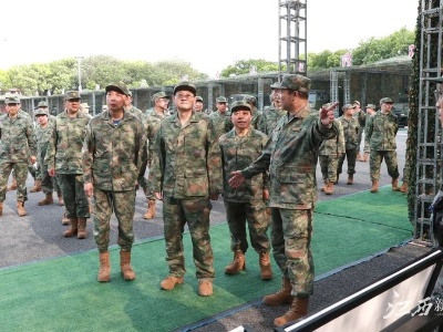 “八一”建军节，易炼红叶建春等在职省（军）级领导集体参加“军事日”活动、上了一堂生动的“军事课”