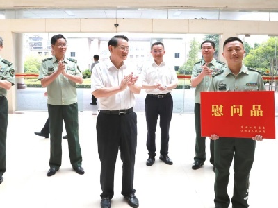 易炼红“八一”建军节前夕走访慰问部队：持续巩固坚如磐石的军政军民团结