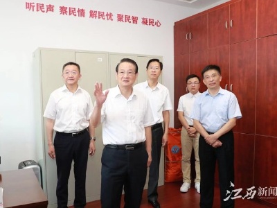 易炼红调研联系服务群众平台：群众信任我们，我们就要不负群众
