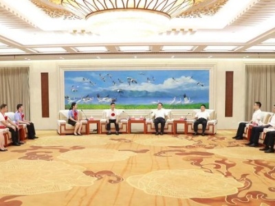 易炼红叶建春会见全国“人民满意的公务员”和“人民满意的公务员集体”我省受表彰代表