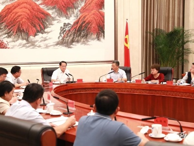省委书记易炼红与省政法机关“关键少数”集体谈话