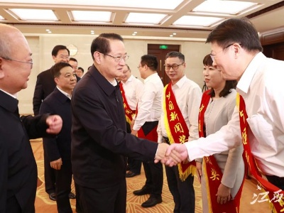 易炼红叶建春会见我省获评长江韬奋奖、中国新闻奖代表，并希望全省广大新闻工作者“牢记职责使命 坚持守正创新 弘扬优良作风”
