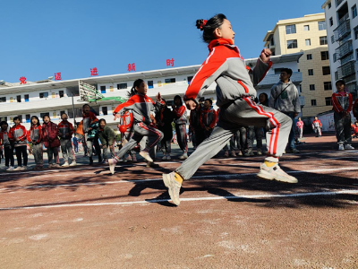 孩子沉迷网络怎么办 专家建议重建家庭沟通模式 