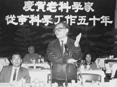 江泽民伟大光辉的一生