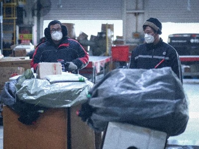 送出上百个包裹！记录快递小哥的一天