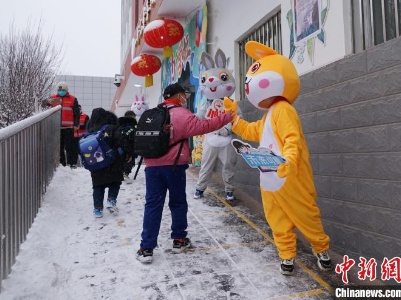 青海西宁全面开学：关注心理健康 “神兽”快乐“归笼”-中新网