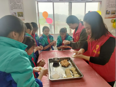 【学校动态】暖！关爱留守儿童，他们播撒爱心阳光…