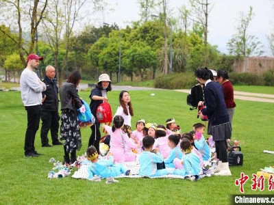 探访长江上游最大江心岛：春意正浓日，踏青正当时-中新网
