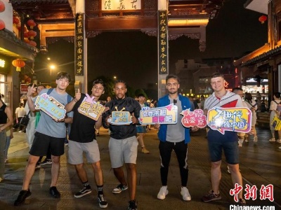 “Z世代”青年画像中国打卡南京：金陵奇妙夜夜夜……-中新网