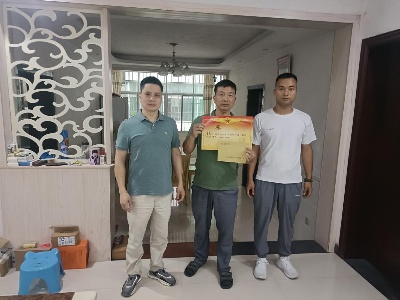 【“三比三争”践行动】喜报送上门 尊崇暖人心——袁州区彬江镇为“四有”优秀士兵送喜报