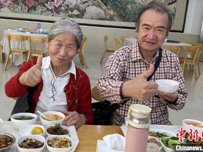 “超级黄金周”：扬州市委市政府大院成“景点” 已接待外地游客超800人次-中新网