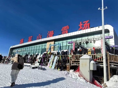 追着雪花看新疆∣阿勒泰学生的体育课，你羡慕了吗-中新网