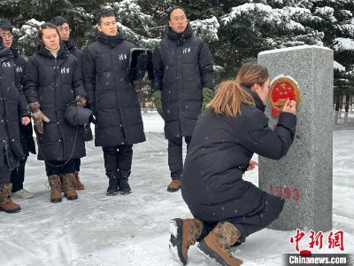 黑龙江漠河：清华学子与边防官兵共迎新年-中新网