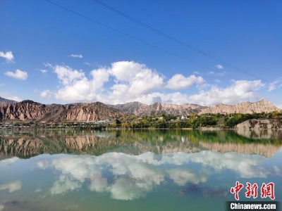 黄河岸畔小城青海尖扎饮水工程：引清泉，润百姓-中新网