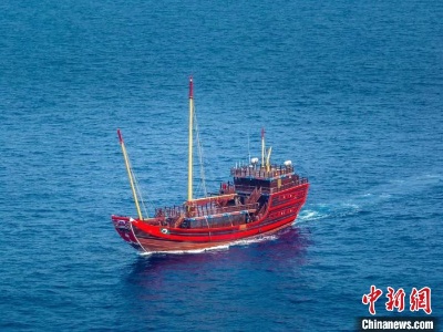 重走“海丝”路 世界最大仿古福船“福宁”号抵达新加坡-中新网