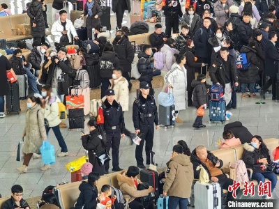 北京铁路警方加强警力部署 全力应对春节返程客流高峰-中新网