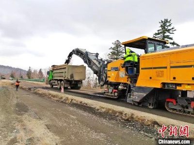 助力亚冬会 亚雪公路加宽3.5米至5米-中新网