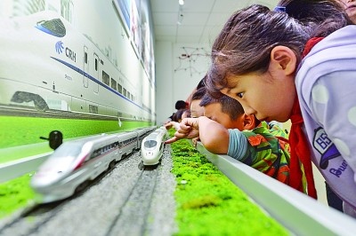铁路展馆看发展