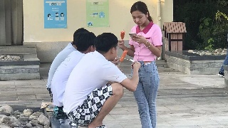 【聚焦不文明现象】暑期酷暑游夜市五彩斑斓 闲暇之余也要注意公共卫生