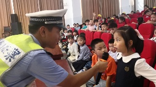 广电小记者“交通安全小课堂”走进武宁县第二小学