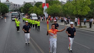 江西省第十六届运动会火炬传递活动走进武宁县