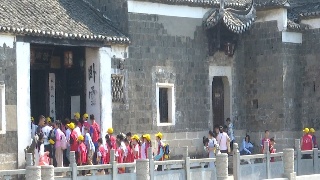 国庆首日近200名广电小记者开启鹤舍古村研学之旅