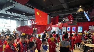 广电小记者观看红色电影 童心向党厚植爱国情怀