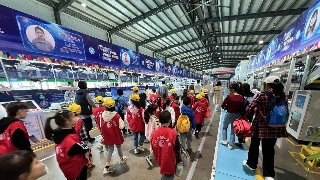 近距离感受“大国制造”魅力 培养孩子劳动品质