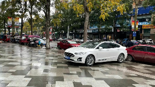 【聚焦不文明行为】车辆乱停乱放实属不该！
