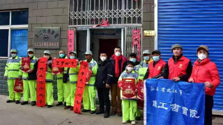 九江市總工會組織開展  “送萬福、進萬家”送春聯書法公益活動