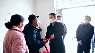 熊明深入柴桑区走访慰问并调研督导食品安全、“两不停”等工作