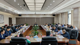 市政协党组理论学习中心组（扩大）集中学习会召开，杨贵平到会指导，占勇主持并讲话