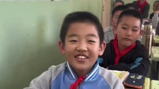 小学生用修正带外壳吹曲，网友：果然万物皆可卡祖笛