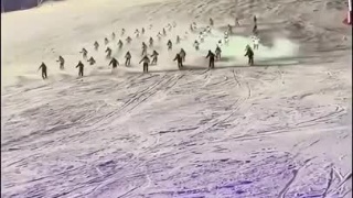 当东北大雪遇上“科目三”   网友：这是“科目三”的天花板