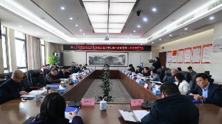 市人大常委会党组及机关党组理论学习中心组举行主题教育第六次专题学习会，廖奇志主持并讲话