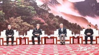 尹弘叶建春会见中国石化董事长和总经理一行