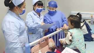 为帮助先心病患儿术后度过危险期，九江市妇保院24小时全力守护