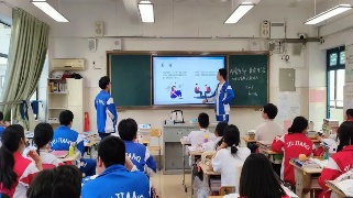九江七中开展“珍爱生命 阳光生活”心理健康教育主题班会