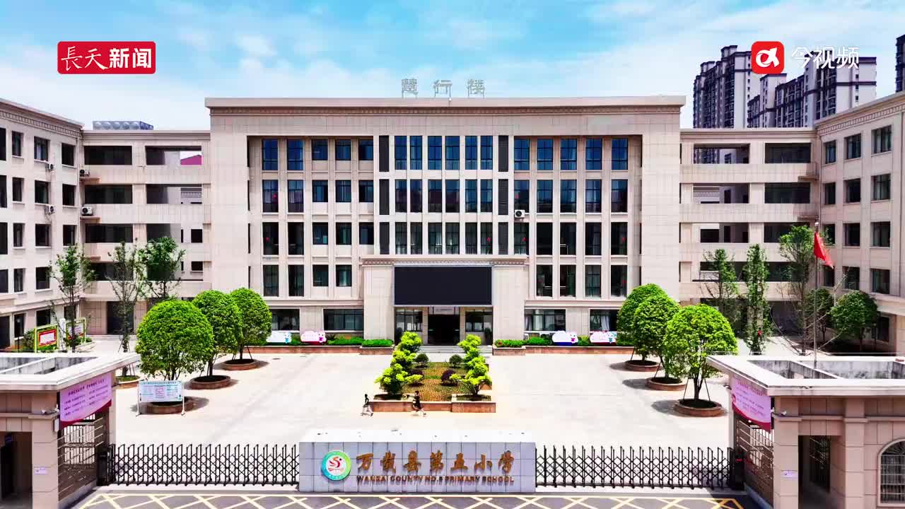 江西万载：指尖勾勒爱国心 青春舞出爱国情